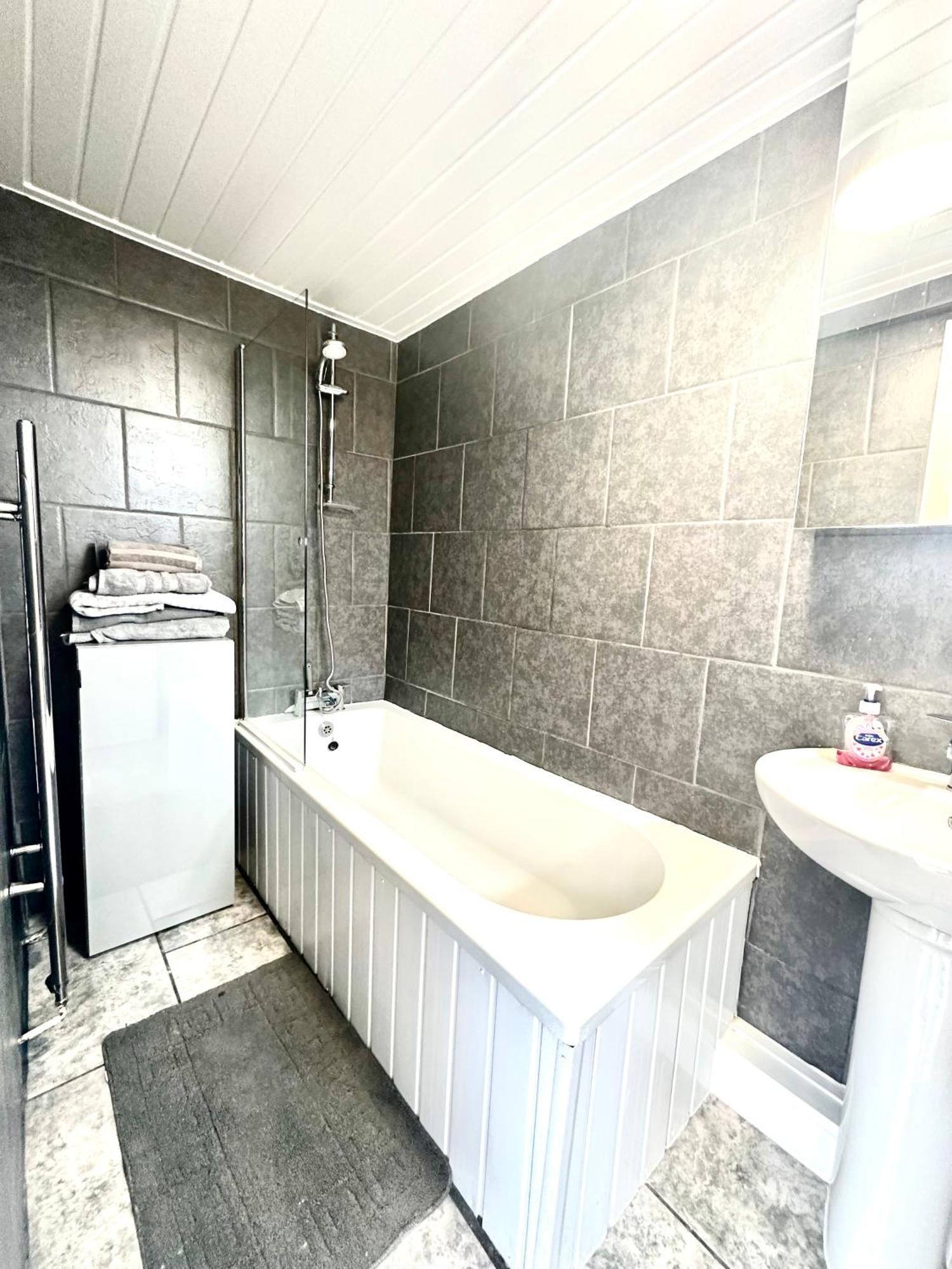 Arthur Street, Stylish 3 Bedroom House 킹스턴어폰헐 외부 사진